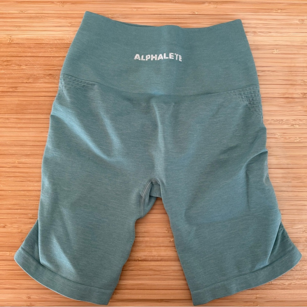 Alphalete Seamless Biker Short / Capri Sun / Size Small